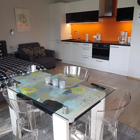 Sunny Apartment *